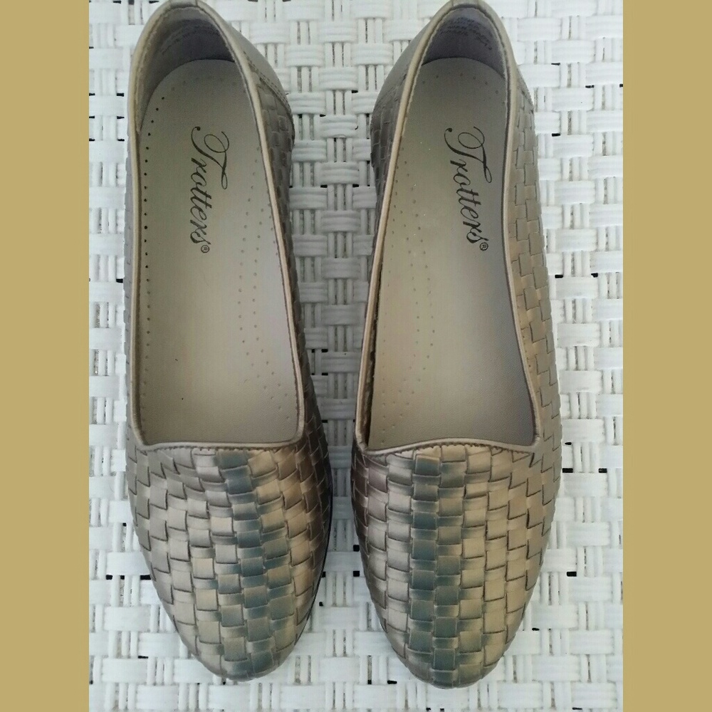 Trotters Muted Gold Woven Flats Sz 5 1/2M - Picture 2 of 8